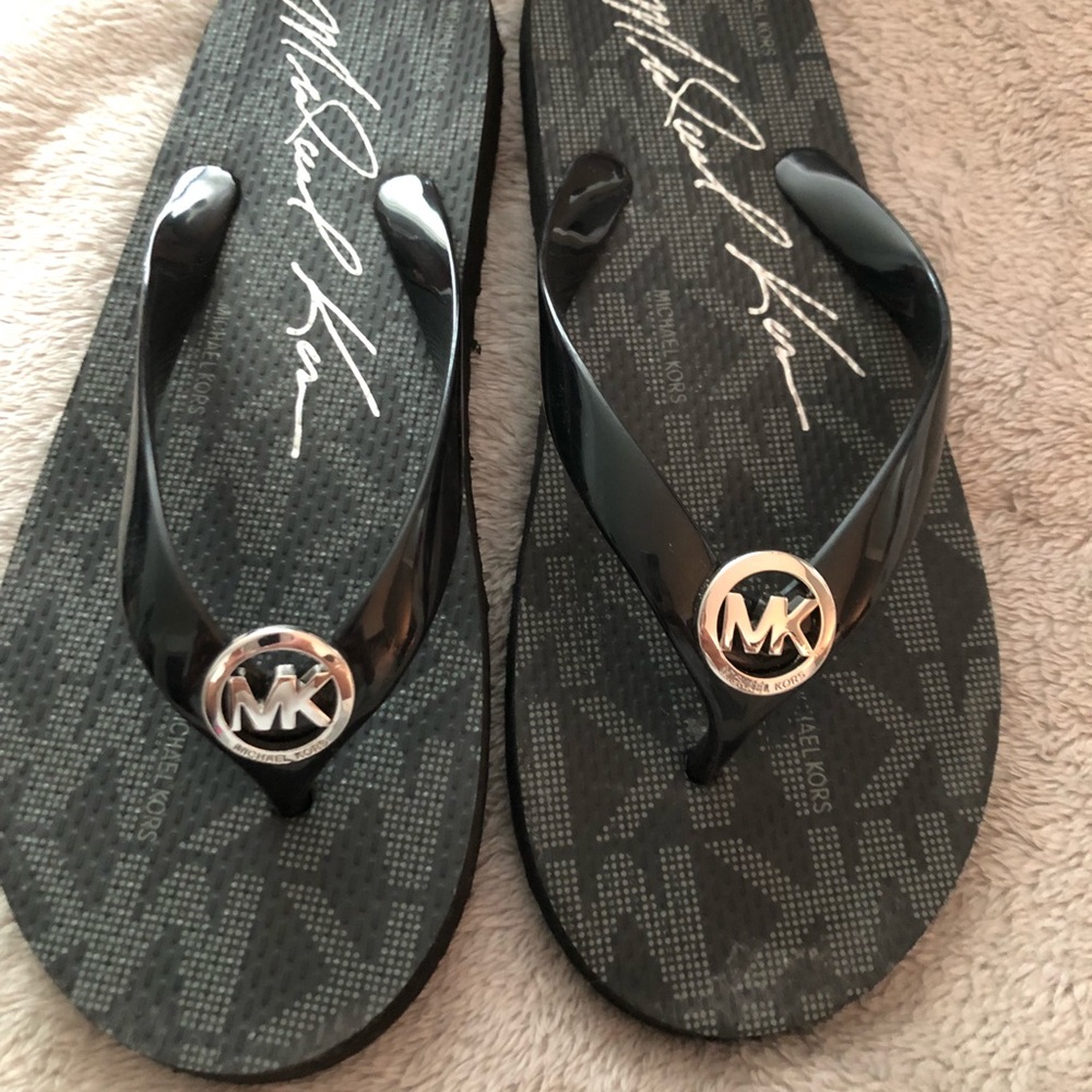 Micheal Kors black flip flops